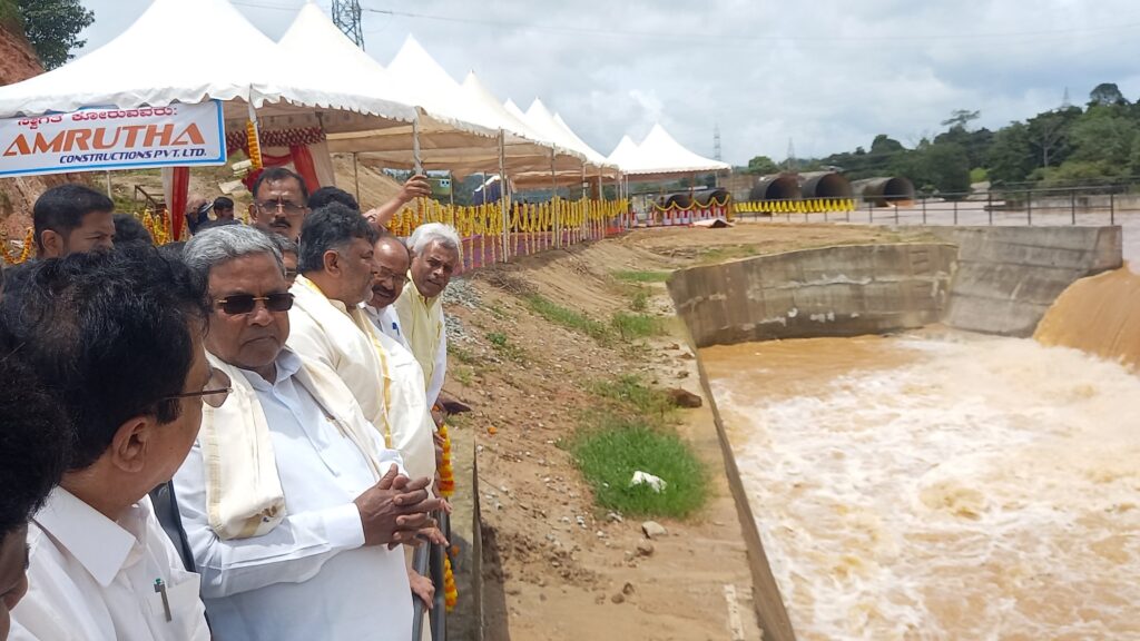 Karnataka Chief Minister Siddaramaiah inaugurating the Yettinahole water project in Hassan district.