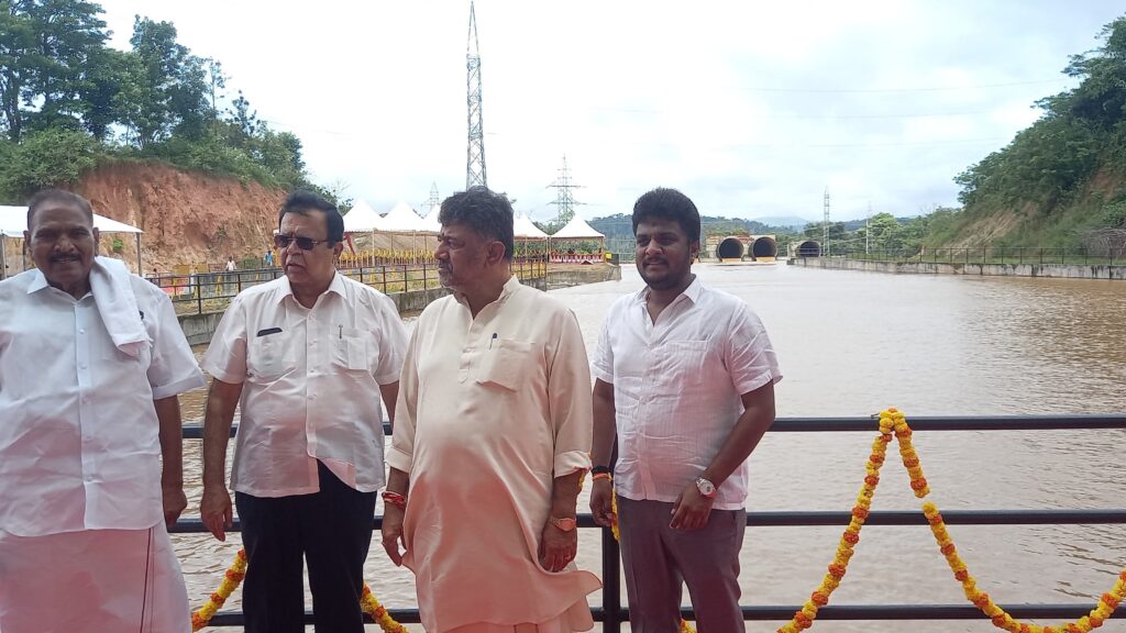 Karnataka Chief Minister Siddaramaiah inaugurating the Yettinahole water project in Hassan district.