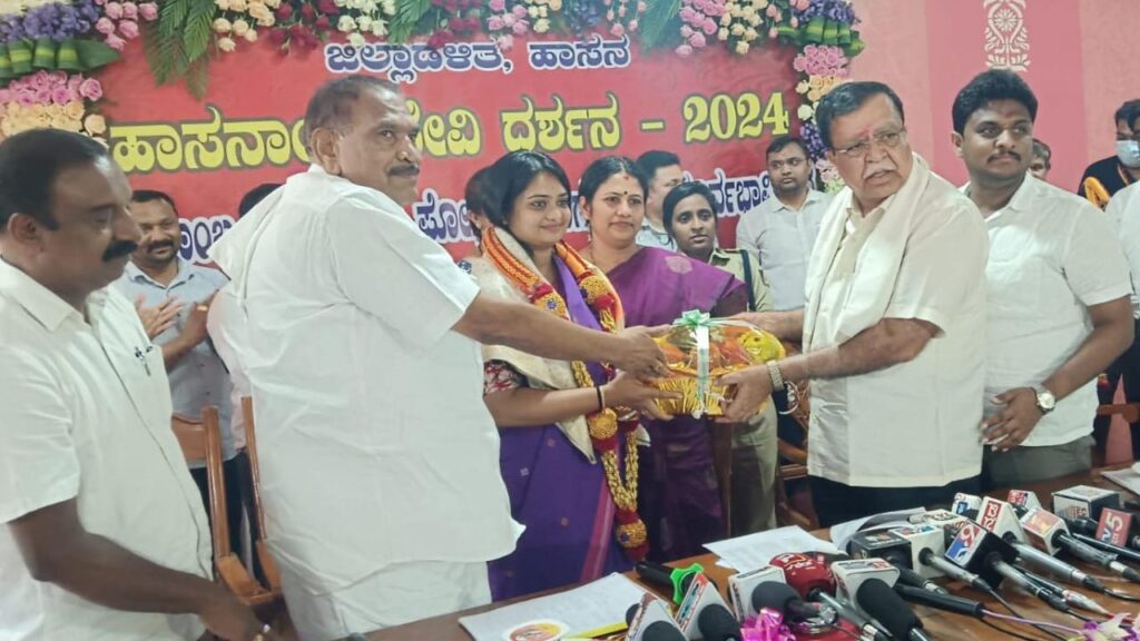 Officials of Hassan district being felicitated by the state government for their excellence in work.