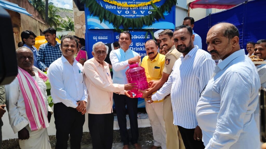 Visuals from the unveiling of the clean drinking water unit for pilgrims at Shravanabelagola