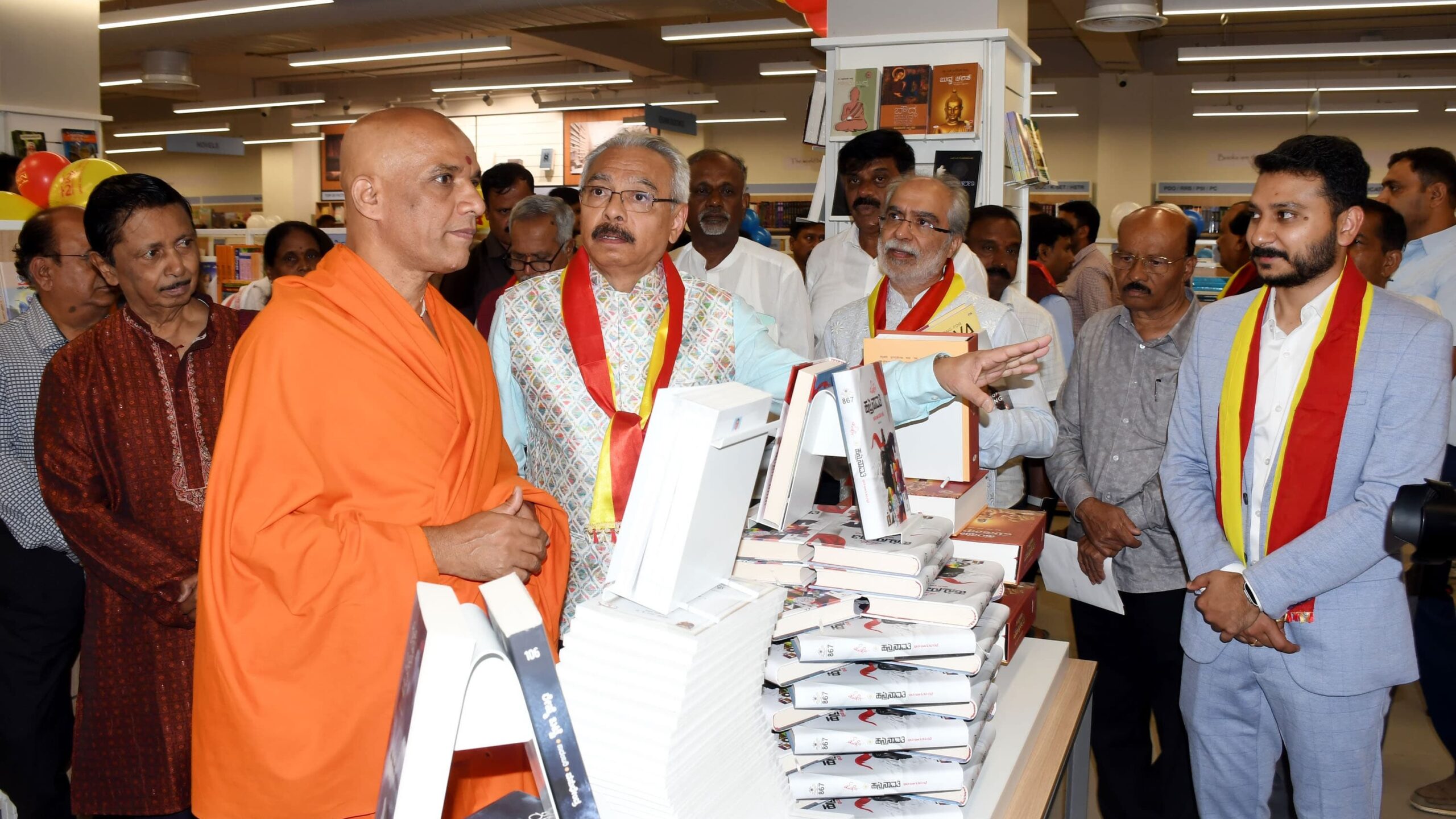 Visuals from the inauguration ceremony of Sapna Book House at Gandhi Circle in Hassan on Thursday.
