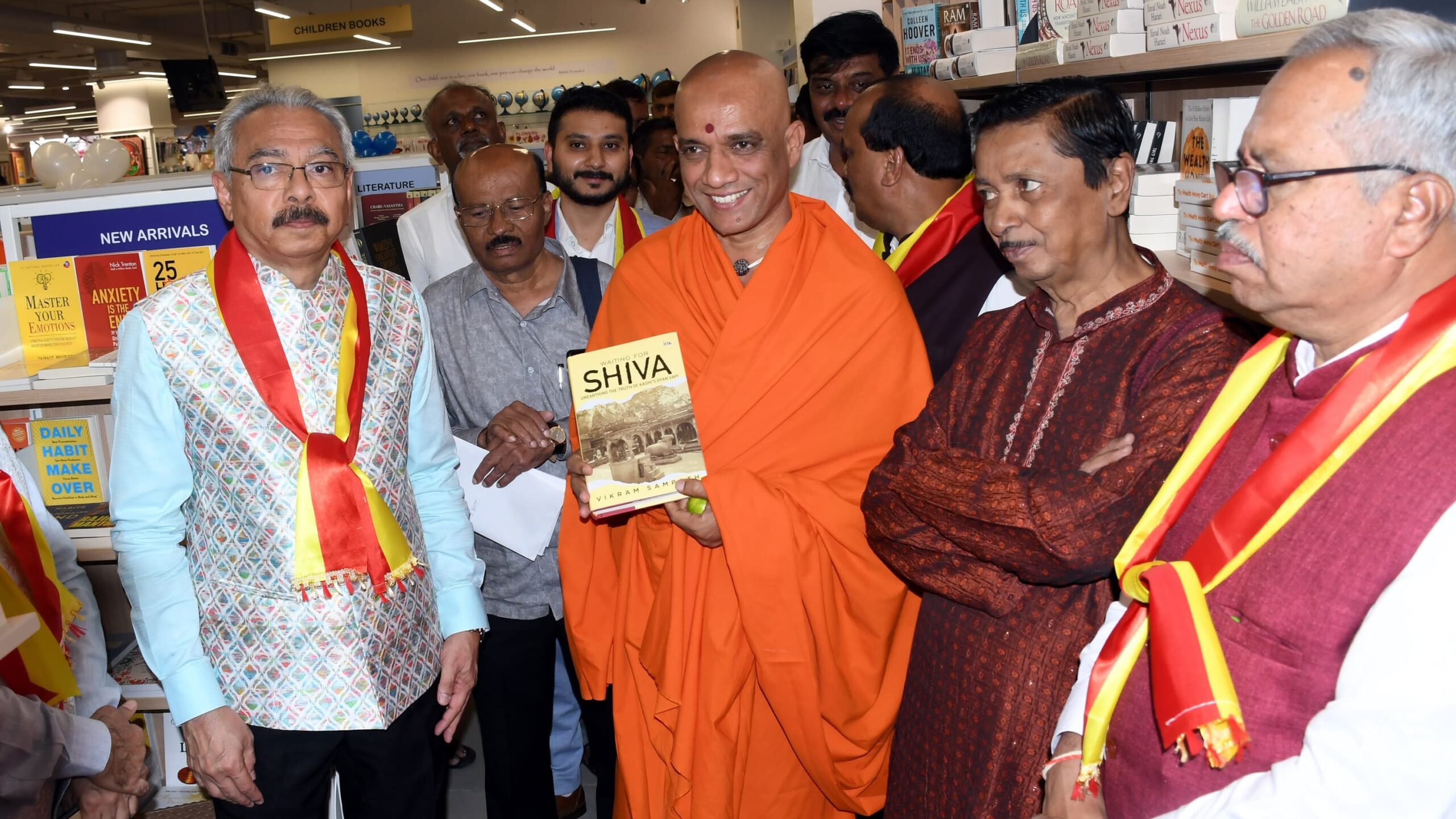Visuals from the inauguration ceremony of Sapna Book House at Gandhi Circle in Hassan on Thursday.