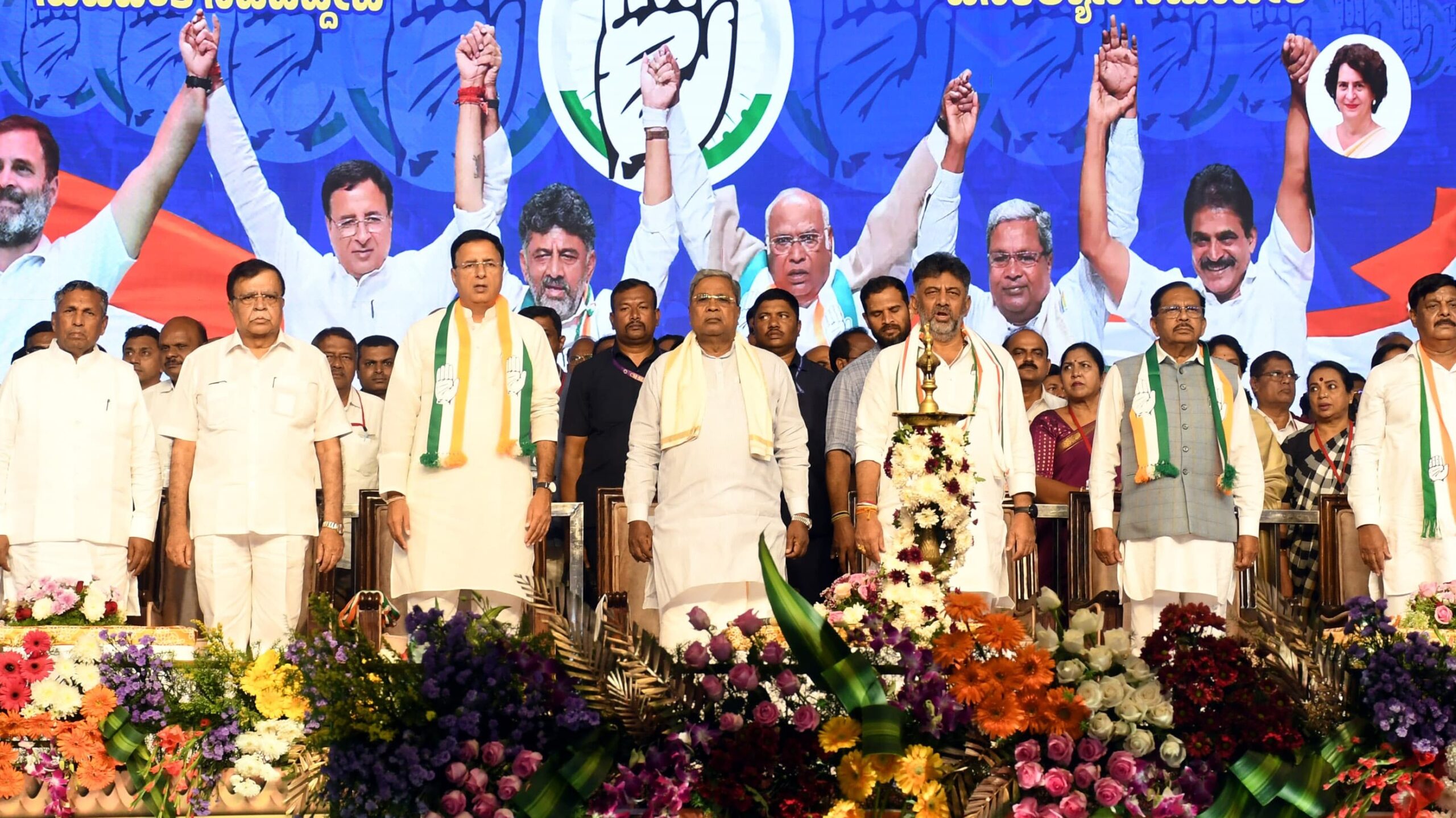 Congress leaders and supporters during the Jana Kalyana Samavesha in Hassan on Thursday.