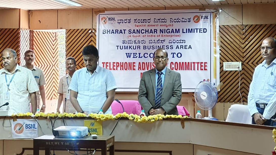 Hassan MP Shreyas Patel and officials of BSNL participating in the meeting in BSNL Bhavan in Hassan on Wednesday.