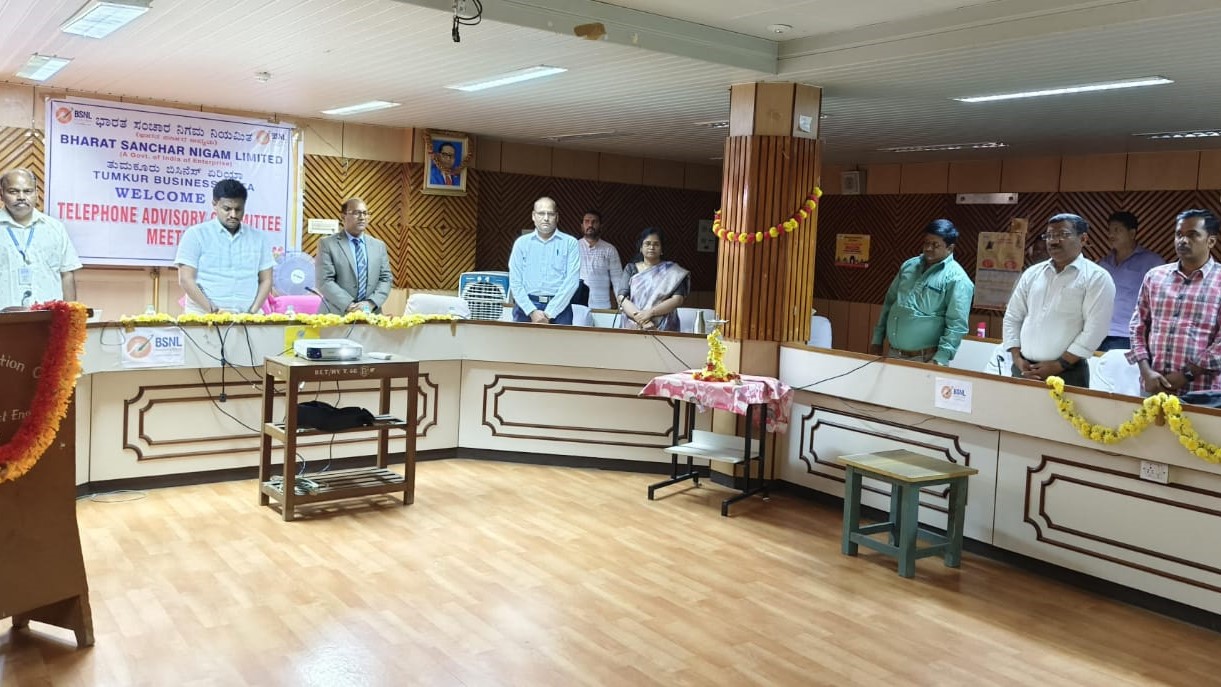 Hassan MP Shreyas Patel and officials of BSNL participating in the meeting in BSNL Bhavan in Hassan on Wednesday.