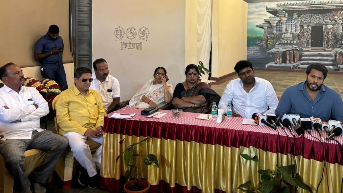 Nikhil Kumaraswamy addressing a meeting of district JDS leaders in Hassan.