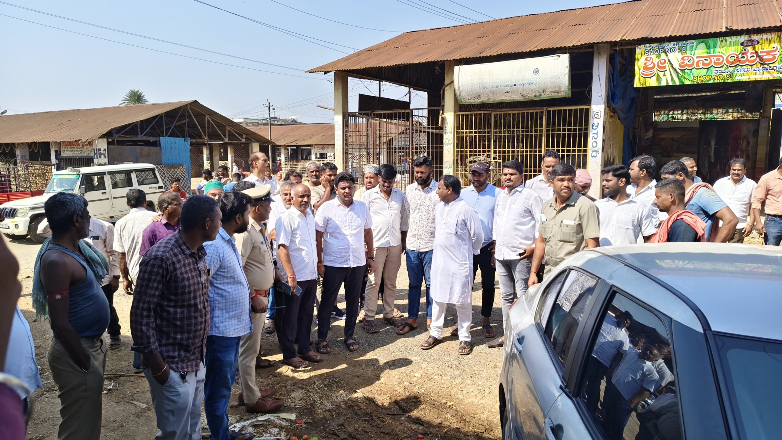 Visuals from the MP's inspection of the Hassan APMC yard.