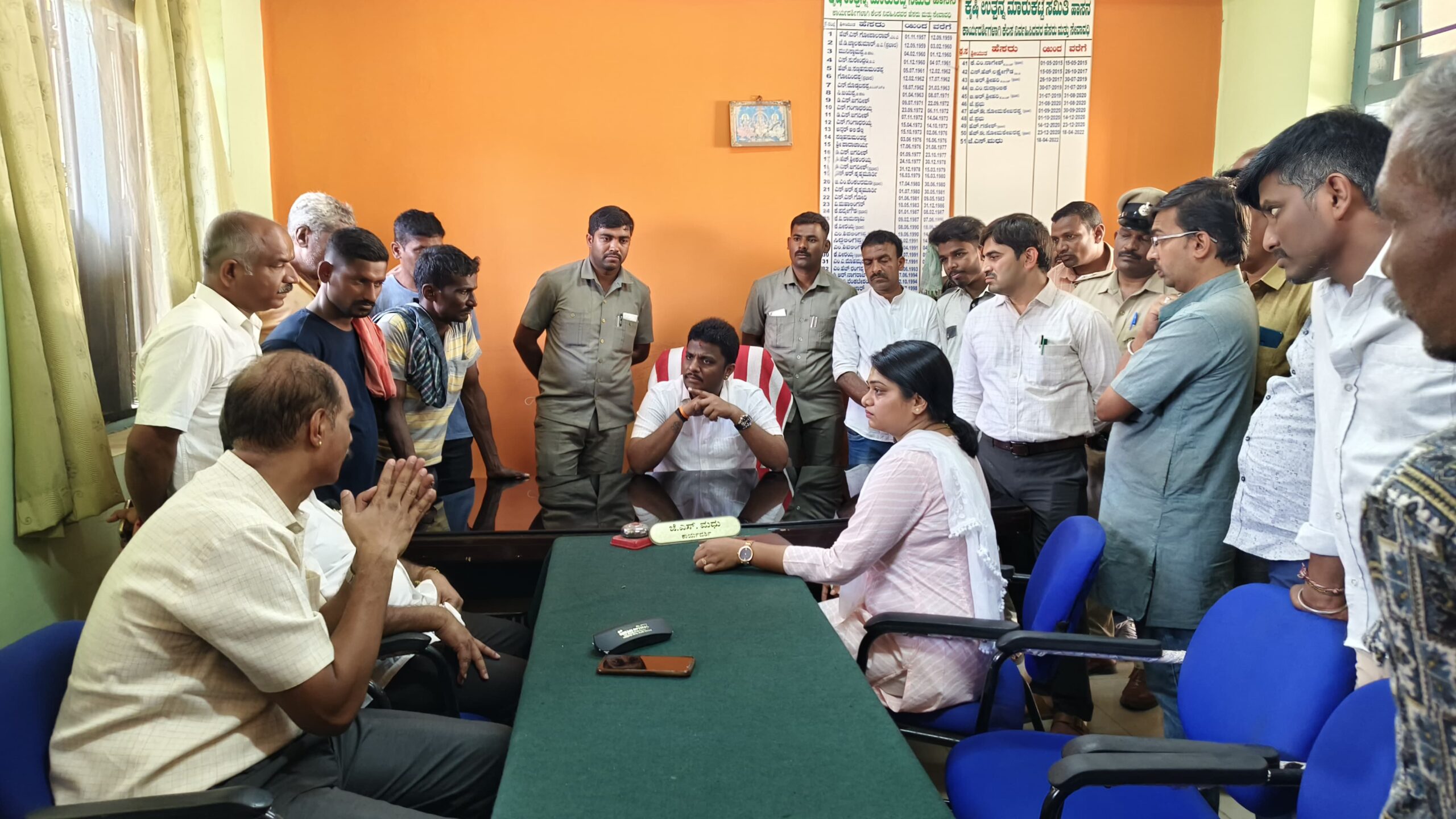 Visuals from the MP's inspection of the Hassan APMC yard.